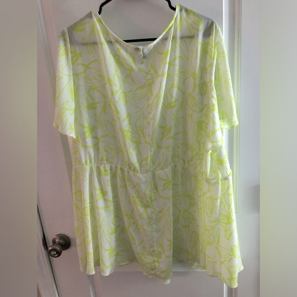 Torrid sz 4 Georgette Twist Surplice Flutter Sleeve Blouse EUC - Picture 6 of 7